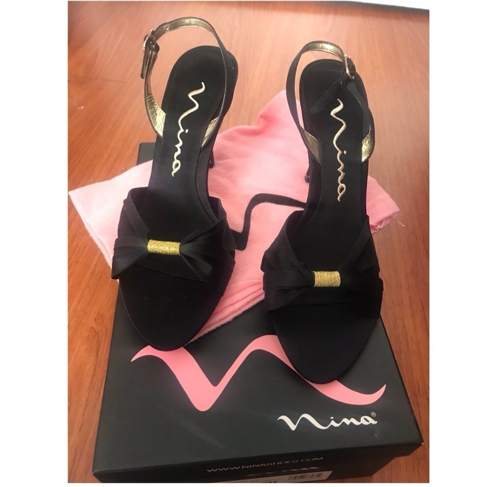 NIB Black & gold bow Nina sandals